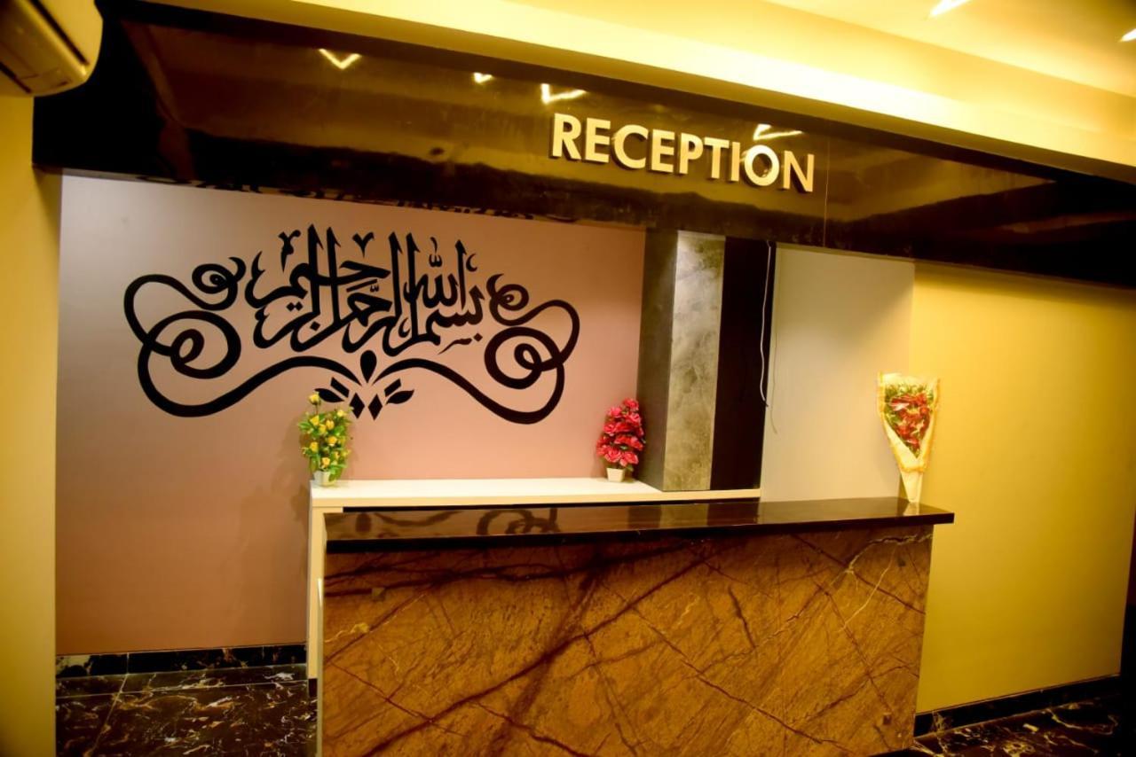 Charyana Hotel Ac Dormitory Ахмедабад Екстериор снимка