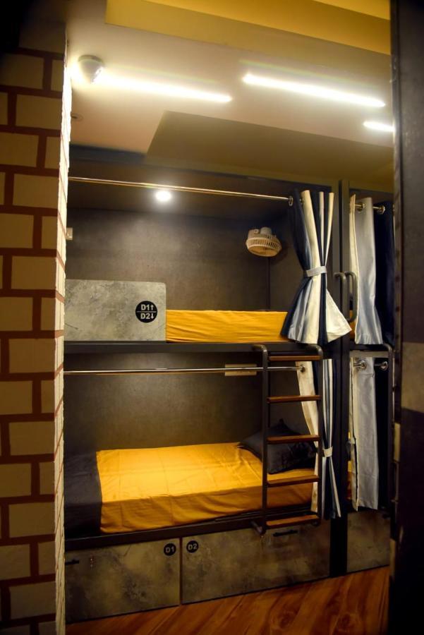 Charyana Hotel Ac Dormitory Ахмедабад Екстериор снимка