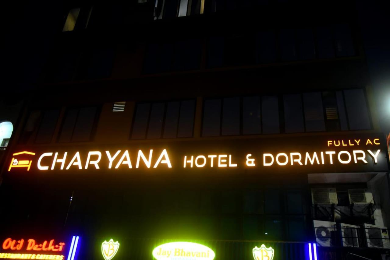 Charyana Hotel Ac Dormitory Ахмедабад Екстериор снимка