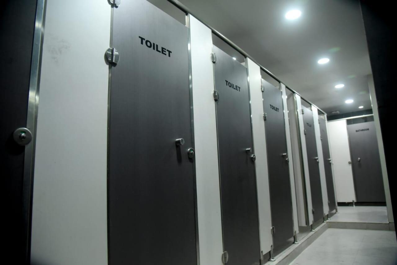 Charyana Hotel Ac Dormitory Ахмедабад Екстериор снимка