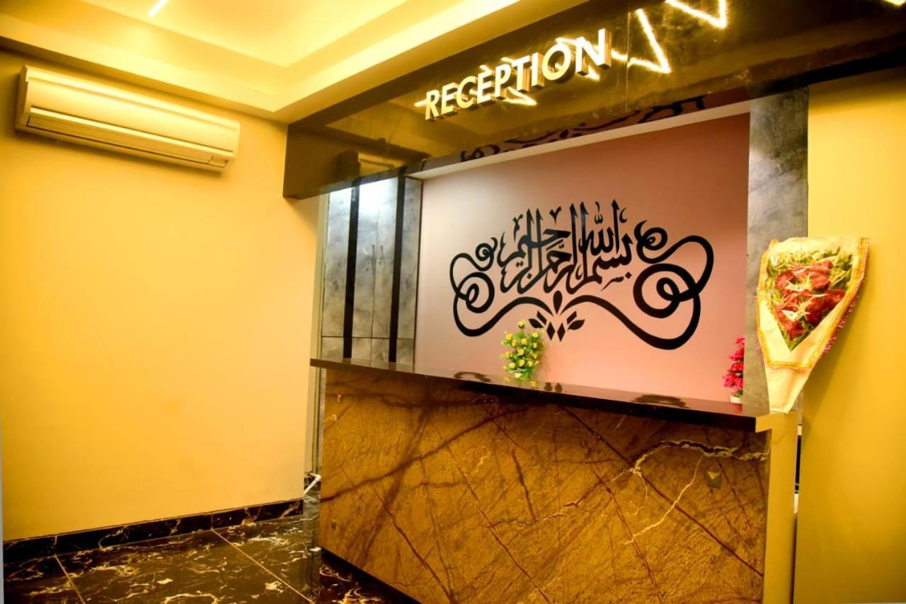 Charyana Hotel Ac Dormitory Ахмедабад Екстериор снимка