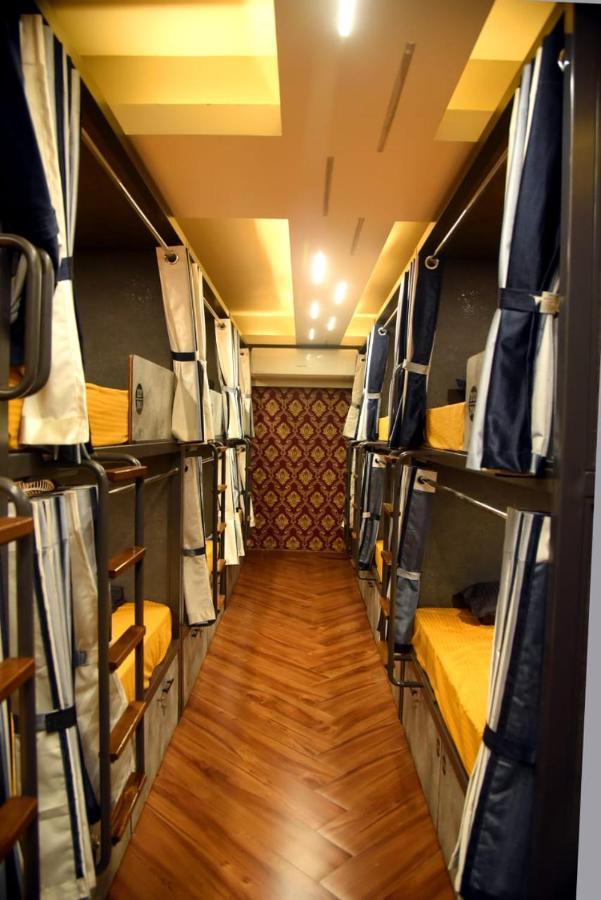 Charyana Hotel Ac Dormitory Ахмедабад Екстериор снимка