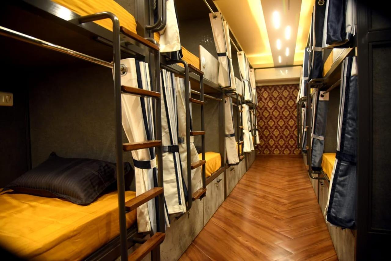 Charyana Hotel Ac Dormitory Ахмедабад Екстериор снимка