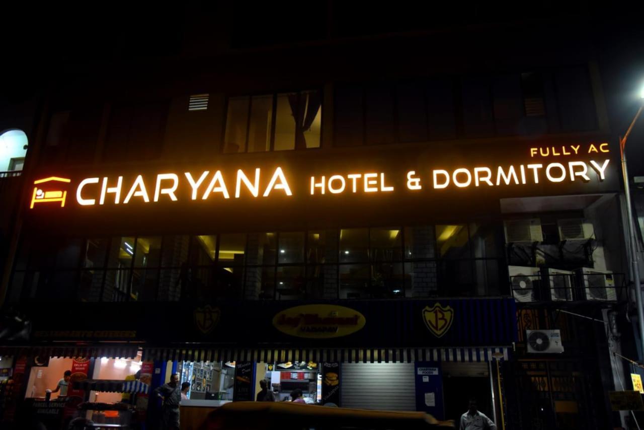 Charyana Hotel Ac Dormitory Ахмедабад Екстериор снимка