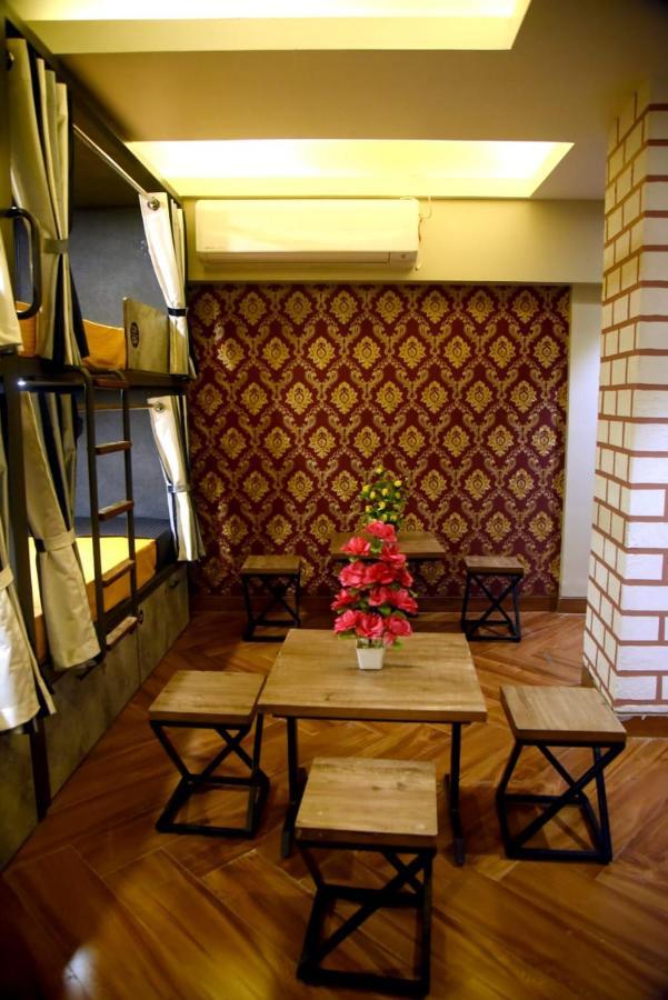 Charyana Hotel Ac Dormitory Ахмедабад Екстериор снимка