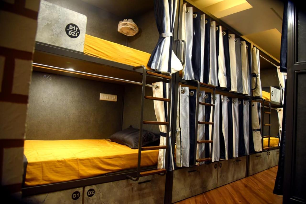Charyana Hotel Ac Dormitory Ахмедабад Екстериор снимка