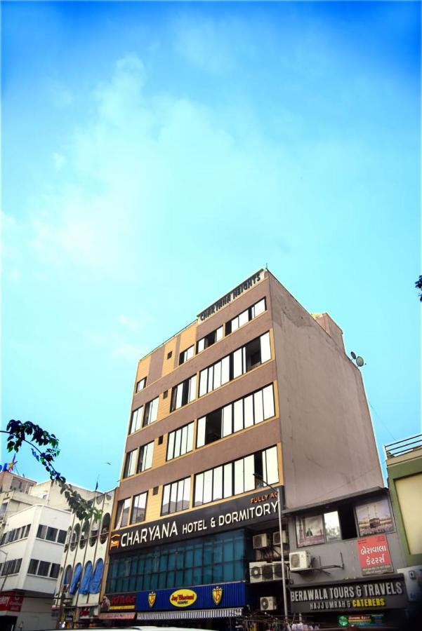 Charyana Hotel Ac Dormitory Ахмедабад Екстериор снимка